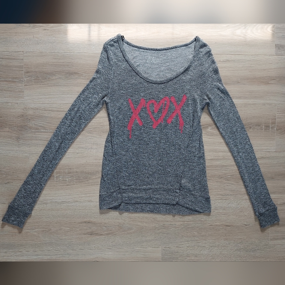 Long-sleeve grey shirt